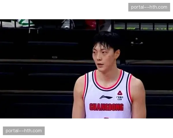 广东队胡明轩崔永熙三分失准 团队配合混乱致惨败